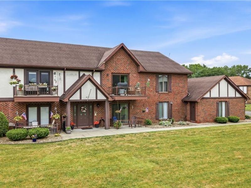 817 Pearson Circle, Unit 2, Boardman, OH 44512 Photo 3
