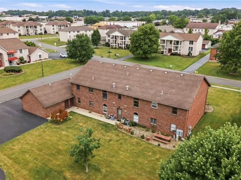 817 Pearson Circle, Unit 2, Boardman, OH 44512 Photo 7