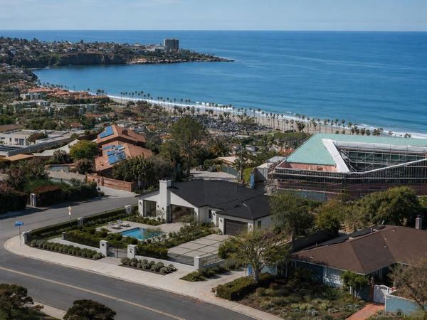 8504 Prestwick Dr, La Jolla, CA 92037