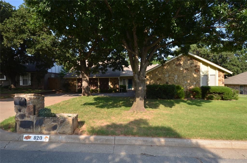 820 Sandhurst Drive, Edmond, OK 73034 Main Photo