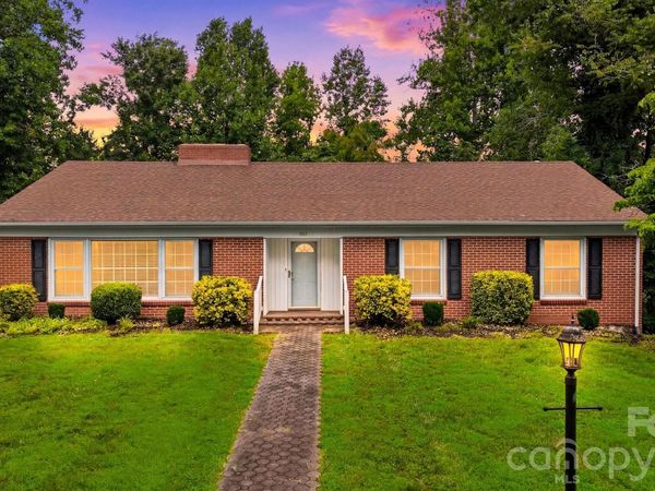 907 Vista Place NE, Lenoir, NC 28645