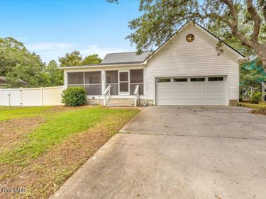 221 NE 60th Street , Oak Island, NC 28465