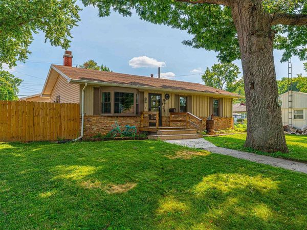 317 4TH Street, Lincoln, IL 62656