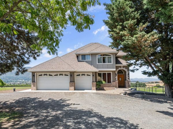 40 Ashland Acres Road, Ashland, OR 97520