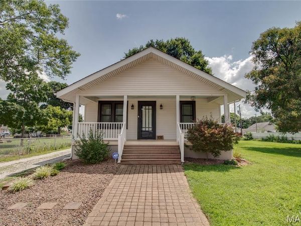 211 12th Street , Wood River, IL 62095
