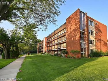 2820 Woodslee Drive, Royal Oak, MI 48073