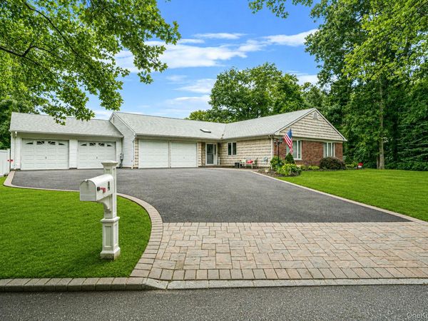 4 Missouri Avenue, Mount Sinai, NY 11766