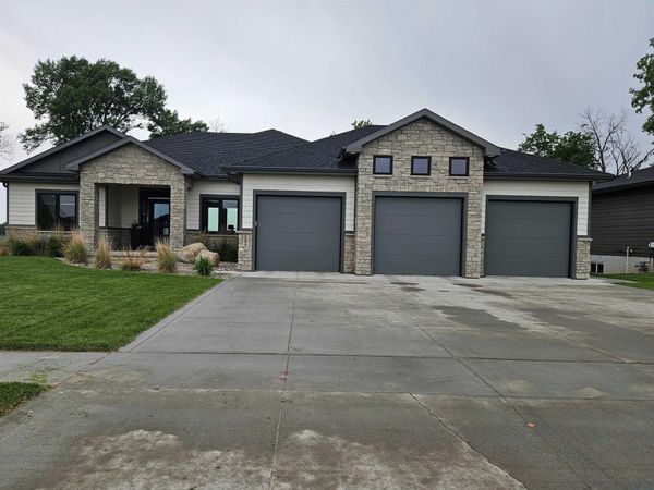 195 N Canterbury, No. Sioux City, SD 57049