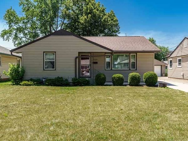 2328 Sharon Avenue, ROCKFORD, IL 61103