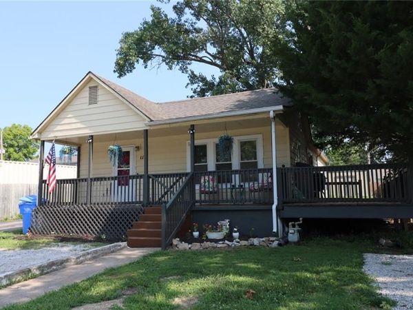 115 E 4th Street, Tonganoxie, KS 66086