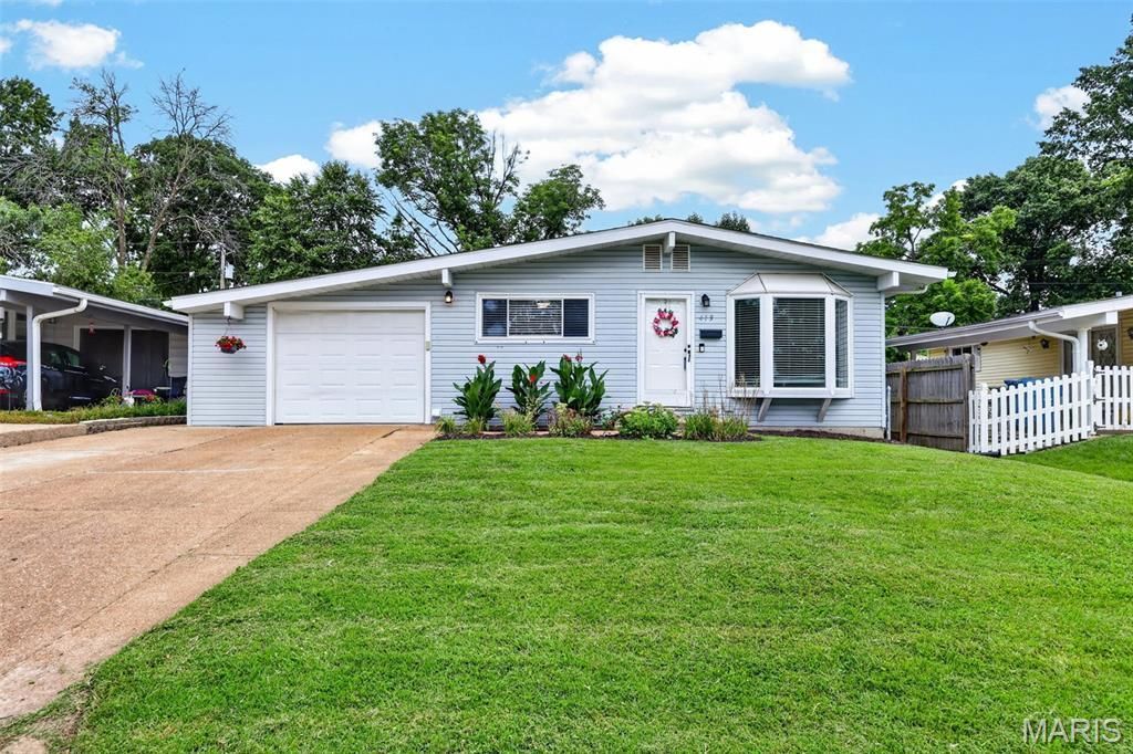413 Saint Lawrence Drive, Ballwin, MO 63021 Main Photo