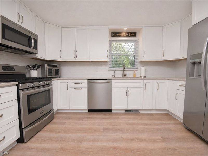 1674 Cloverview Drive, Green, OH 44685 Photo 11