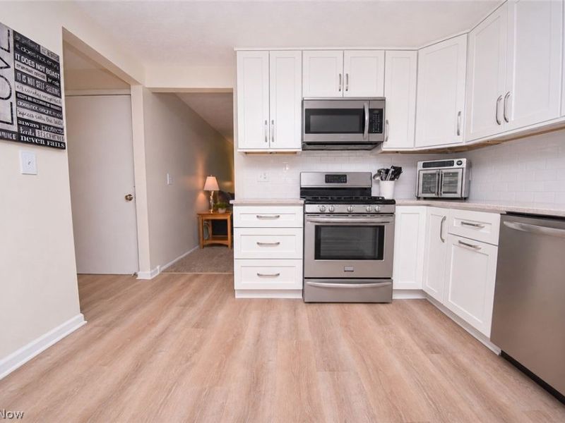 1674 Cloverview Drive, Green, OH 44685 Photo 13