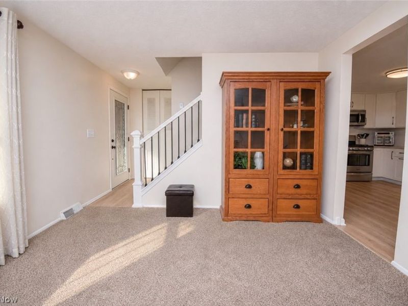 1674 Cloverview Drive, Green, OH 44685 Photo 6