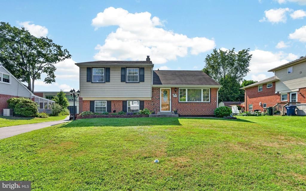 622 SCHOOL LANE , WALLINGFORD, PA 19086