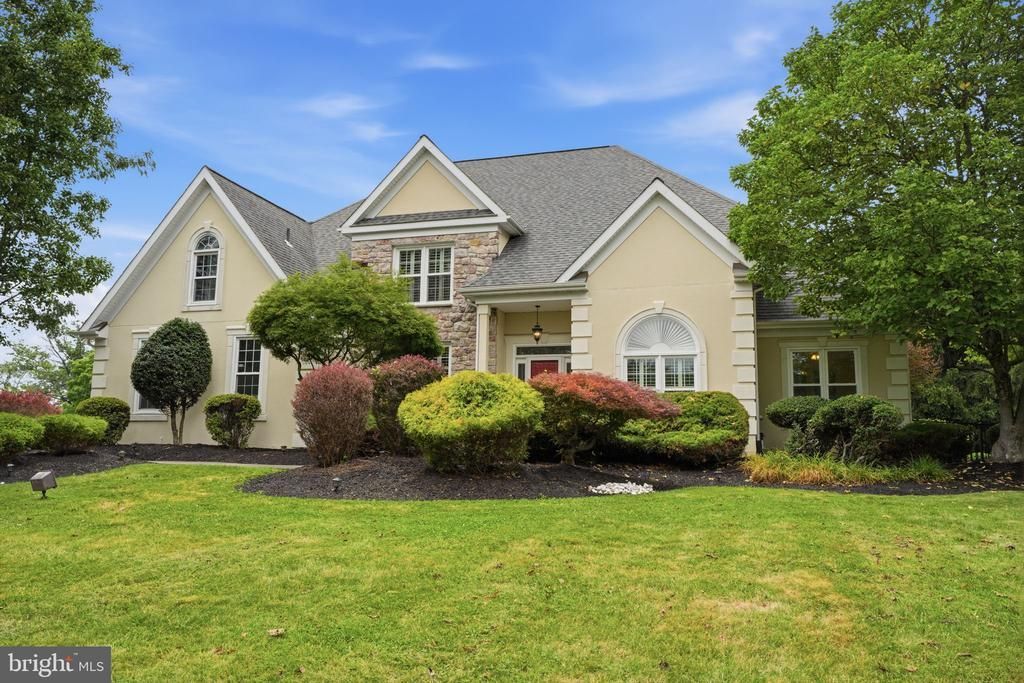 102 WHISPER WOOD COURT, NEWTOWN, PA 18940