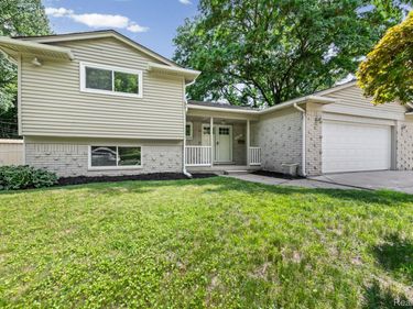 33165 Maplenut Street, Farmington, Mi 48336