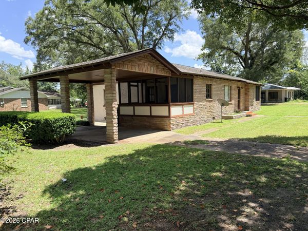 2046 Finley Avenue , Grand Ridge, FL 32442