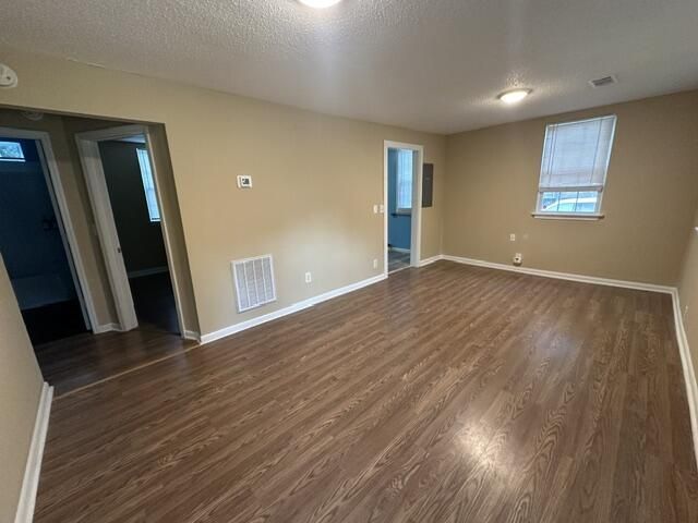 5320 Jury Lane Photo 7