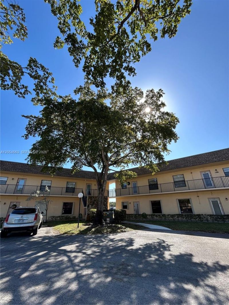 200 Berkley Rd, Unit 213, Hollywood, FL 33024 Photo