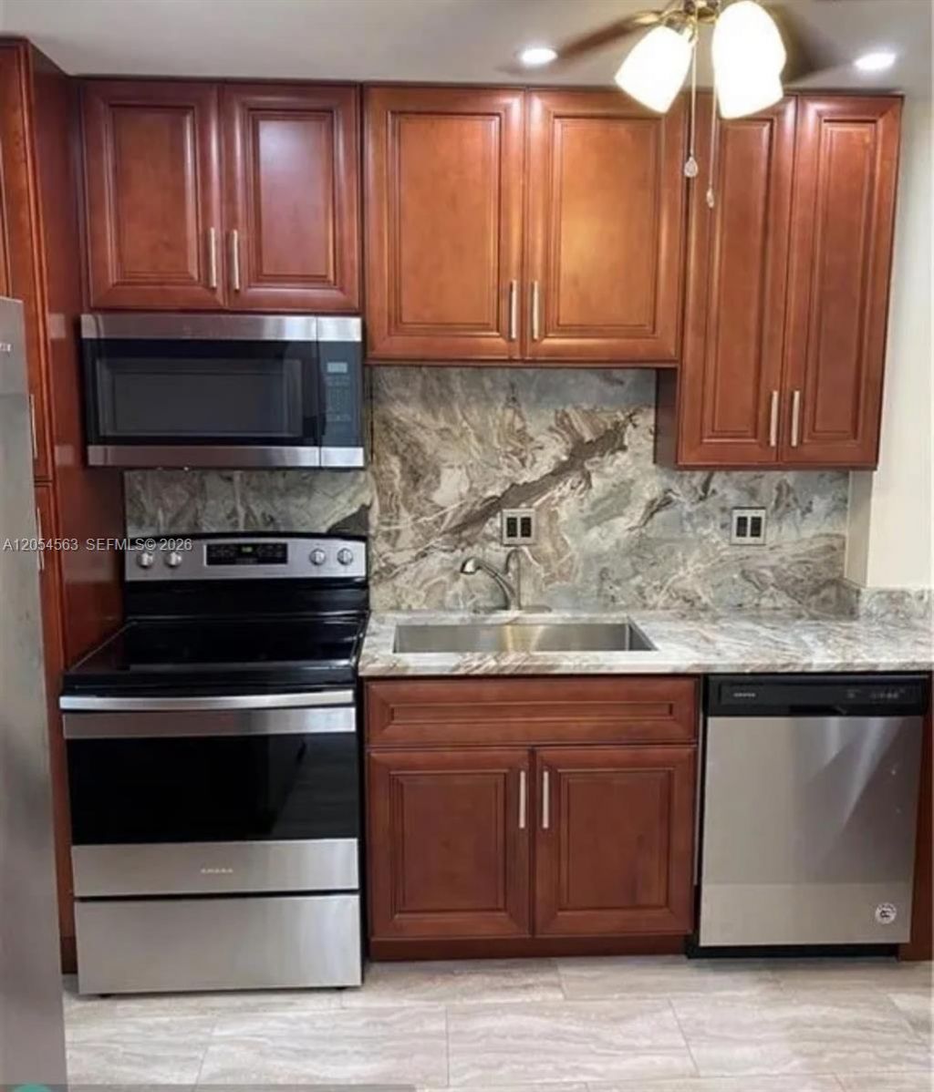 200 Berkley Rd , Unit 213, Hollywood, FL 33024 Photo