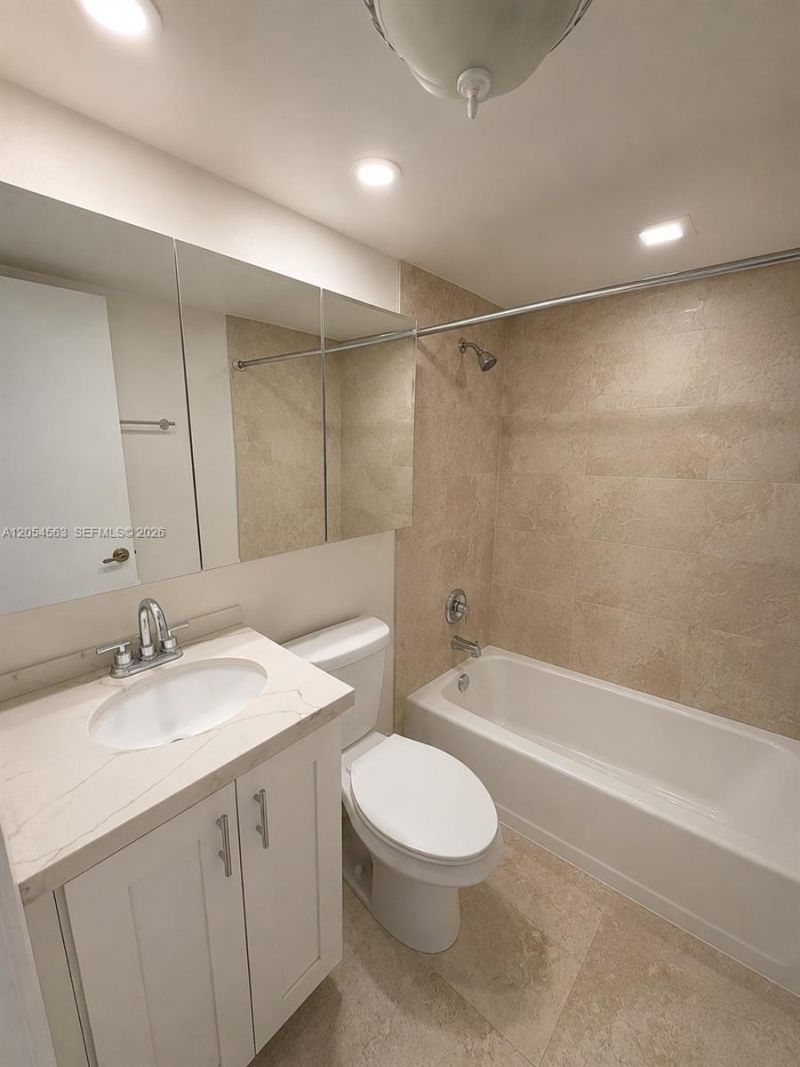 200 Berkley Rd, Unit 213, Hollywood, FL 33024 Photo