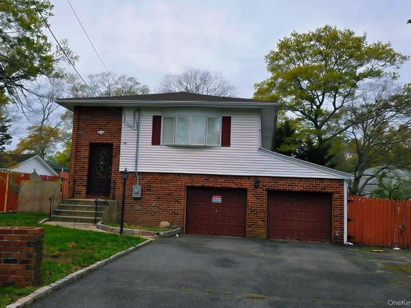 1334 Connetquot Avenue , Central Islip, NY 11722