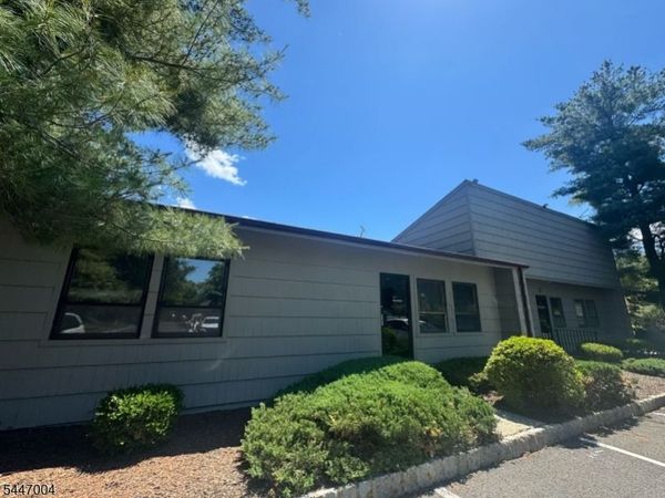 31 P Mountain Blvd, Warren, NJ 07059