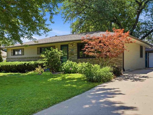 517 Terrace Rd, Iowa City, IA 52245