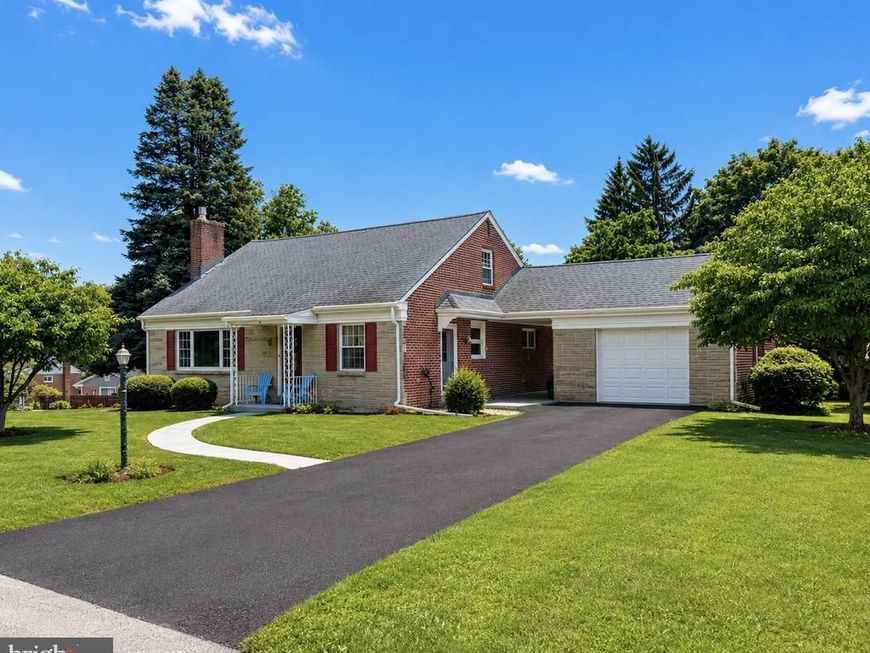 4 Edgehill Drive, Lancaster, PA 17603 Main Photo