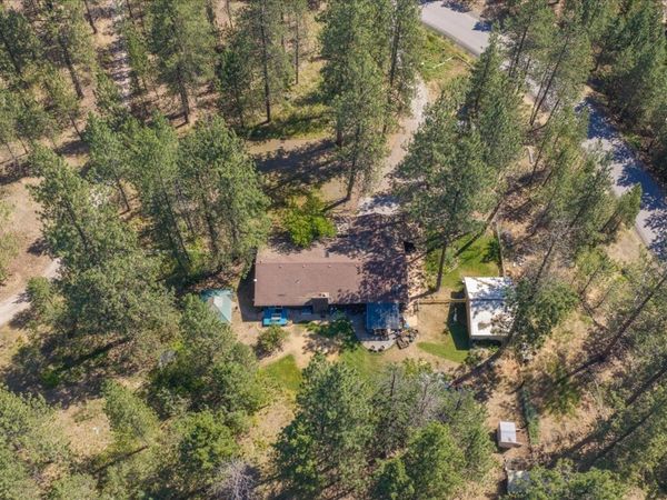 25311 N Lords Ln, Chattaroy, WA 99003