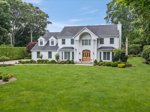 6 Briana Court , East Moriches, NY 11940