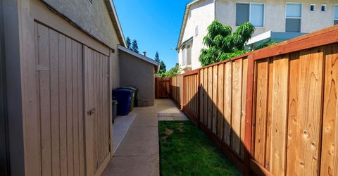 1719 Heirloom Ct, Modesto, CA 95357 Photo