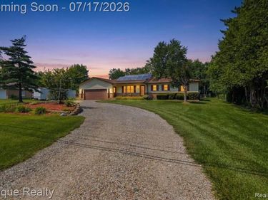 555 E Square Lake Road, Troy, MI 48085