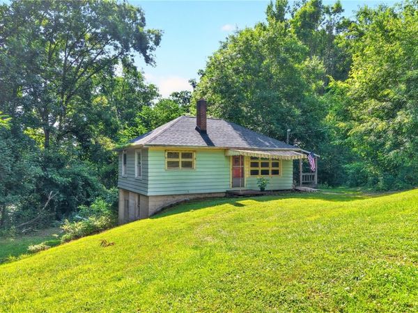 1715 Hoffman Ave., Ellwood City, PA 16117