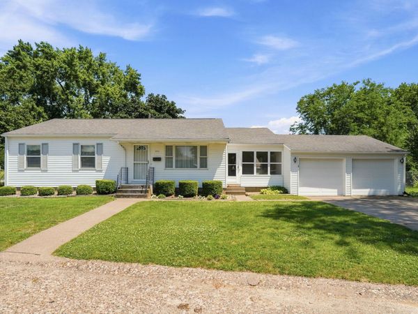 3002 15th Street, Moline, IL 61265
