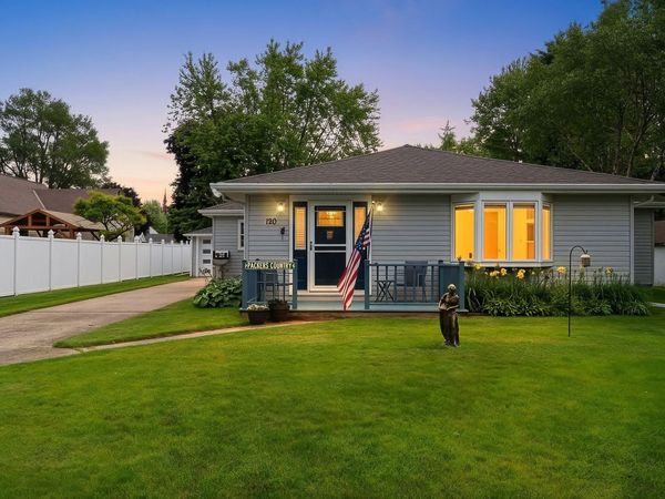 120 Vernon St, Algoma, WI 54201