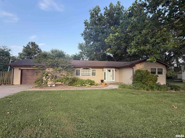 319 ROBIN Road, Macomb, IL 61455