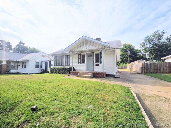2240 E 12th Place , Tulsa, OK 74104