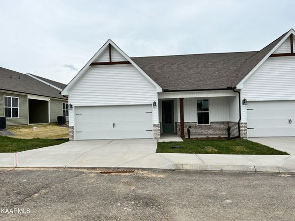 348 Harper Village Way, Lenoir City, TN 37771