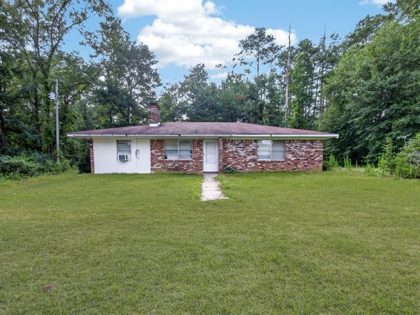 921 Crooked Creek, Silver Creek, MS 39663
