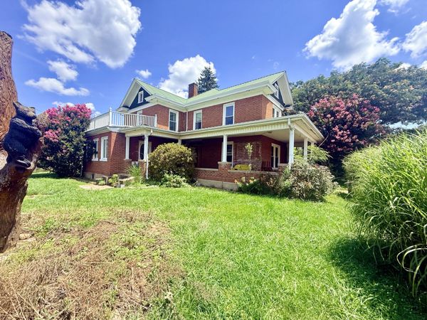 365 Market St, Peterstown, WV 24963
