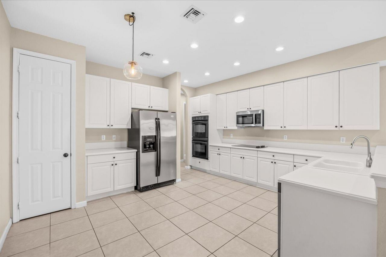 2166 SW Newport Isles Boulevard, Port Saint Lucie, FL 34953 Photo