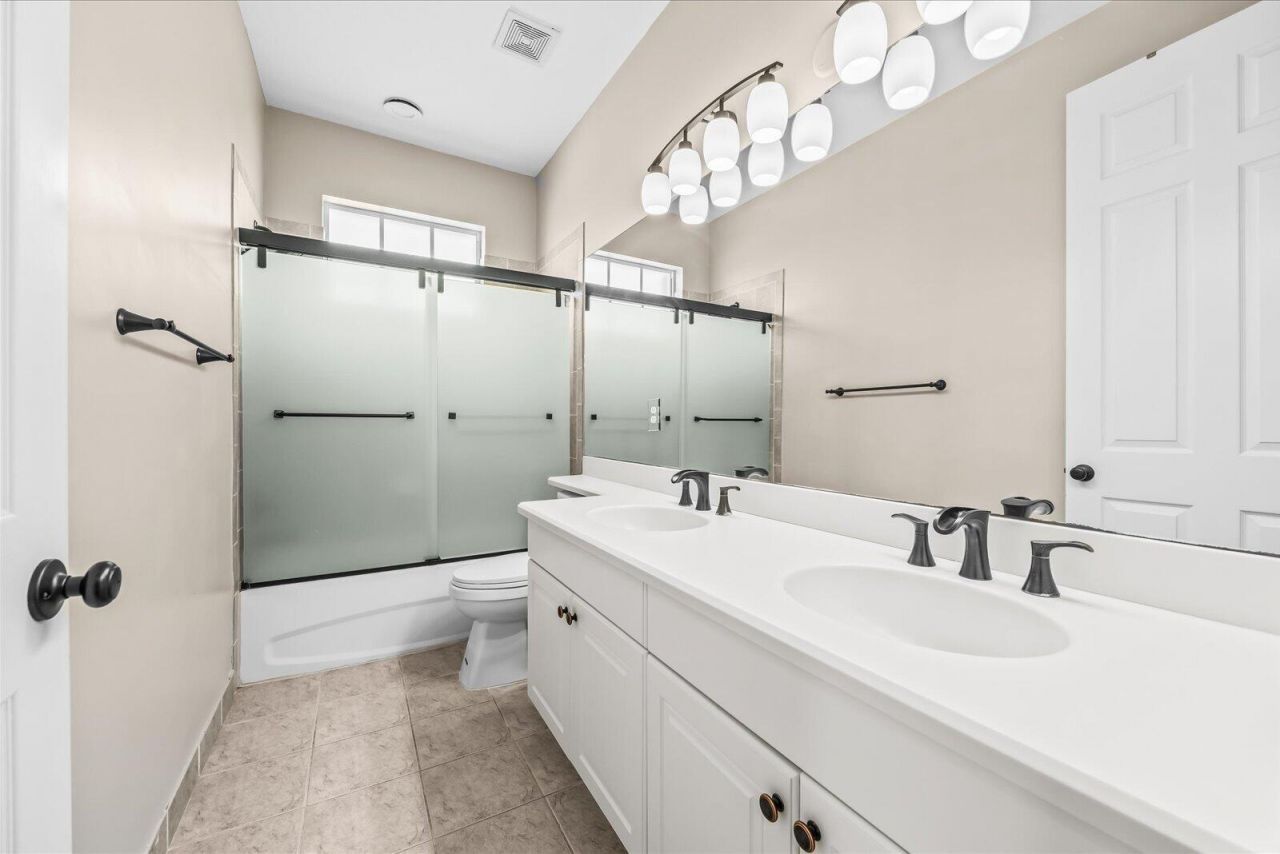 2166 SW Newport Isles Boulevard, Port Saint Lucie, FL 34953 Photo