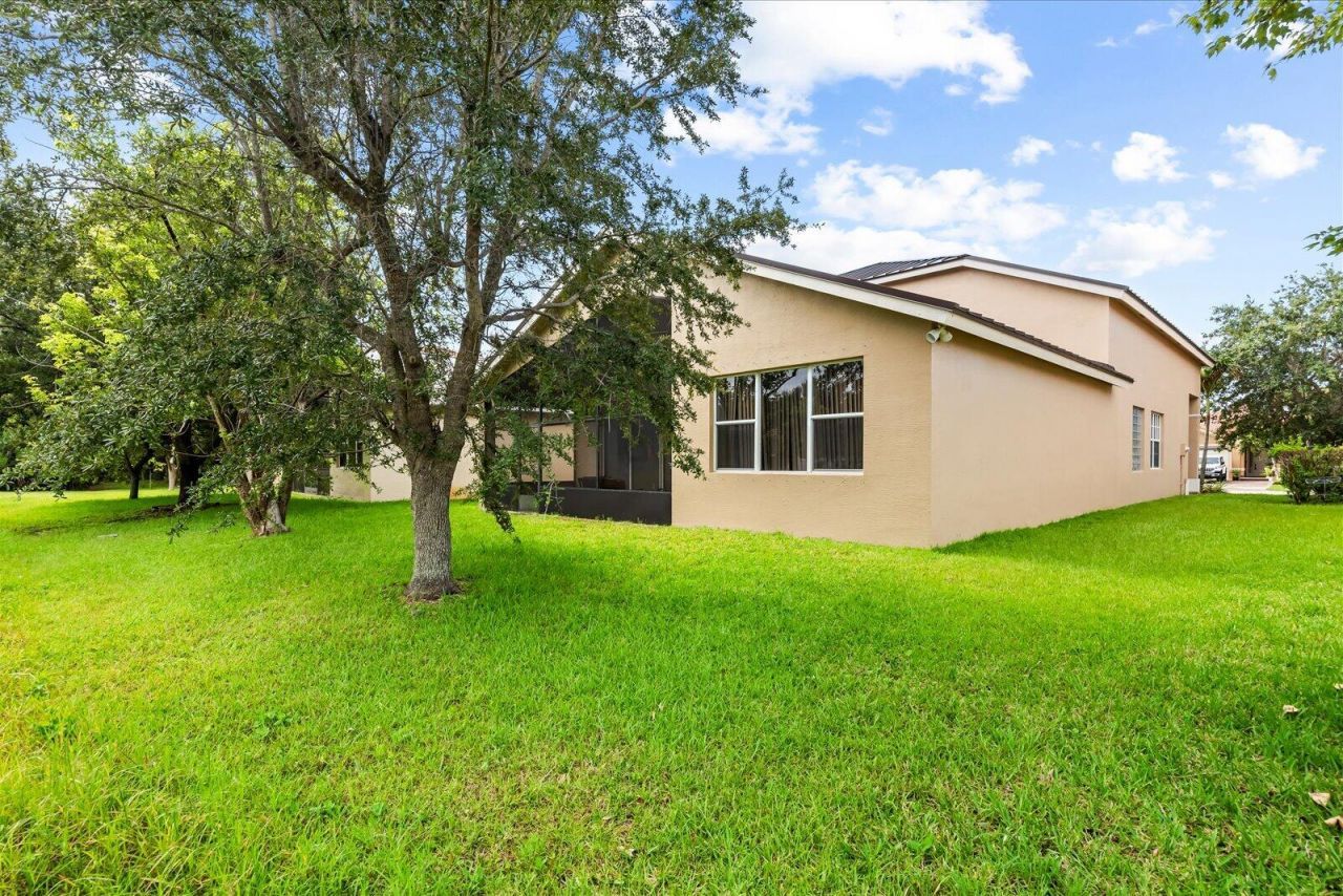 2166 SW Newport Isles Boulevard, Port Saint Lucie, FL 34953 Photo