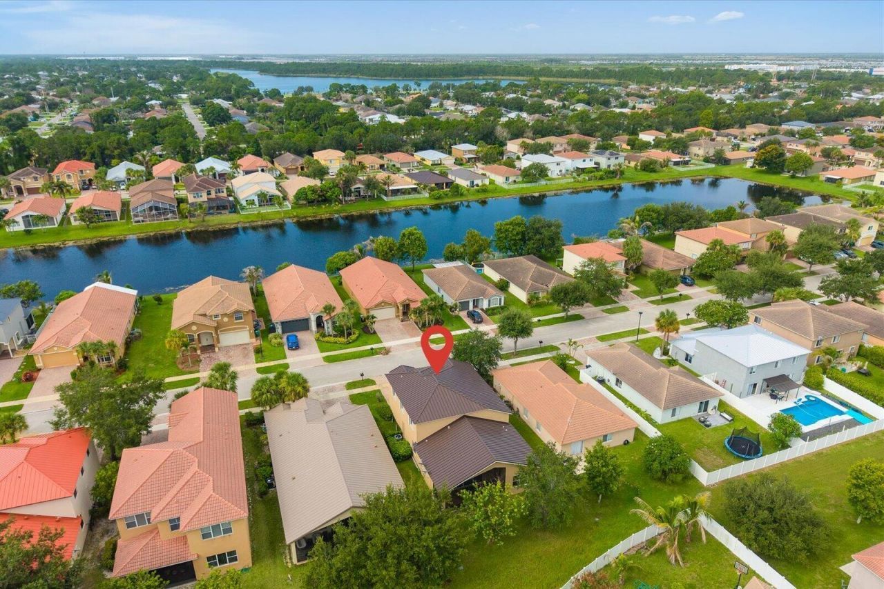 2166 SW Newport Isles Boulevard, Port Saint Lucie, FL 34953 Photo