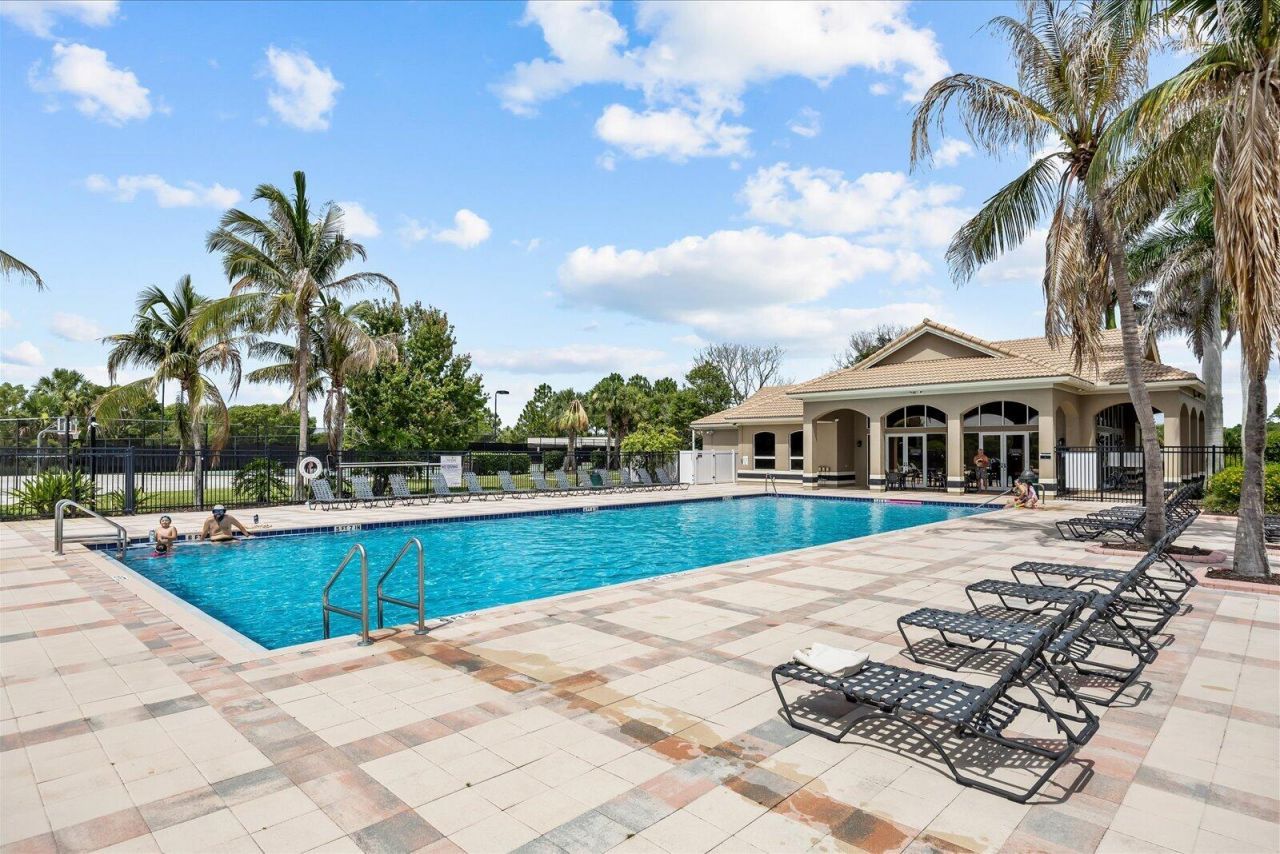 2166 SW Newport Isles Boulevard, Port Saint Lucie, FL 34953 Photo