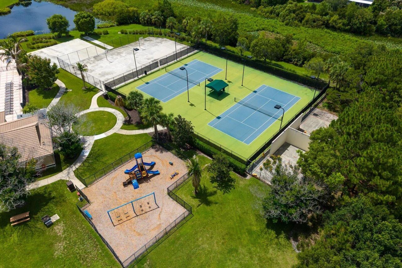 2166 SW Newport Isles Boulevard, Port Saint Lucie, FL 34953 Photo