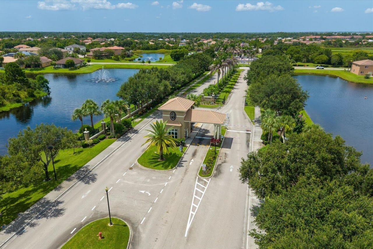 2166 SW Newport Isles Boulevard, Port Saint Lucie, FL 34953 Photo