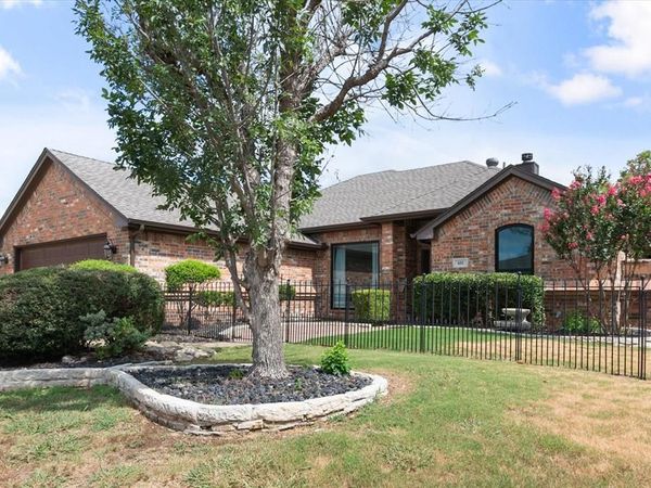 601 Mesa Vista Drive, Crowley, TX 76036